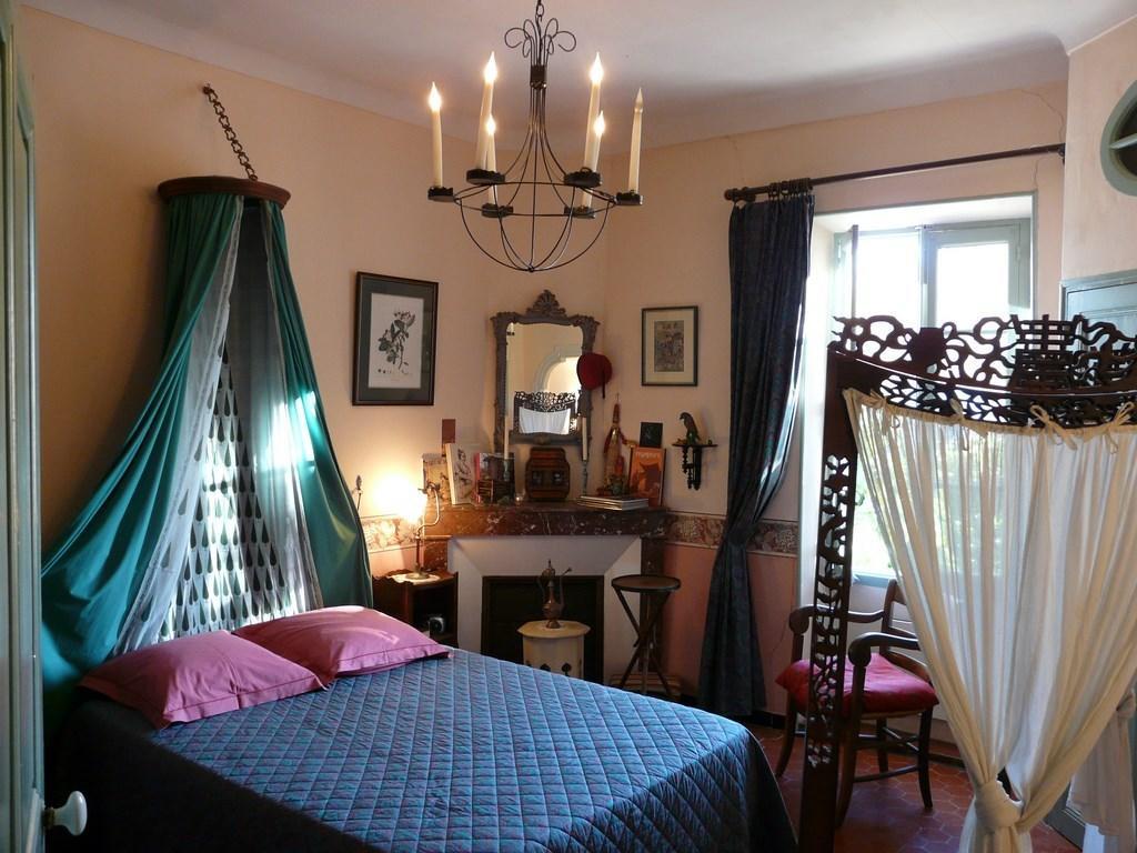 Lou Amourie Roussillon  Room photo